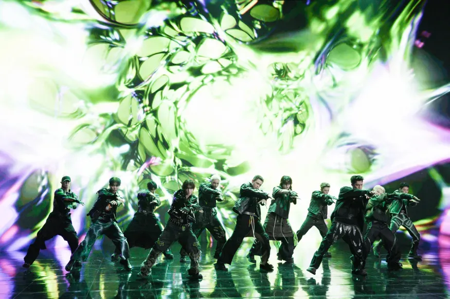 세븐틴이 직접 말해주는 ‘THUNDER’ MV 비하인드 빌보드 단독 공개