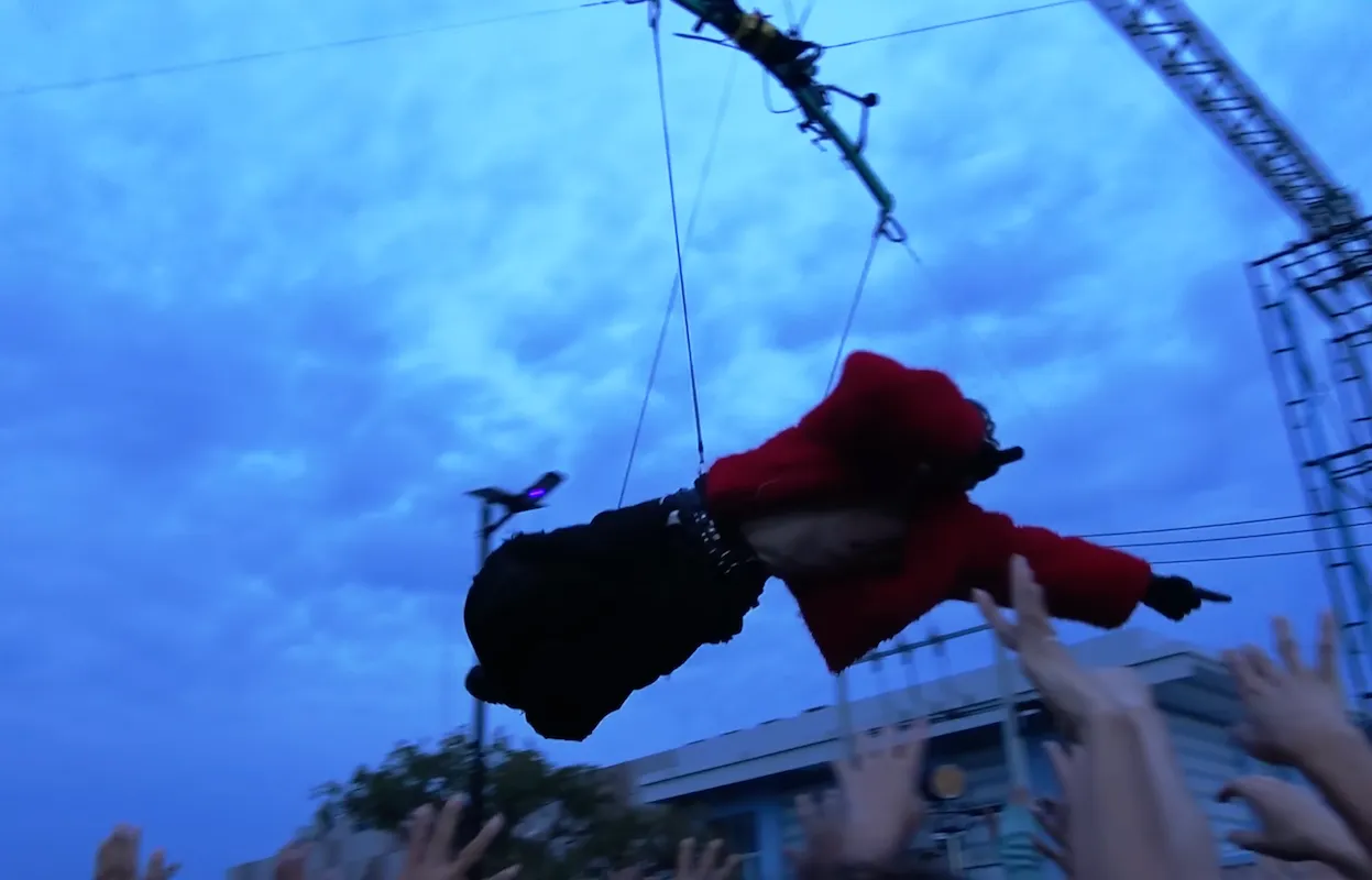 서울의 불가사의부터 방콕의 와이어씬까지, 영상감독 송태종이 만들어가는 K-팝의 새로운 장면