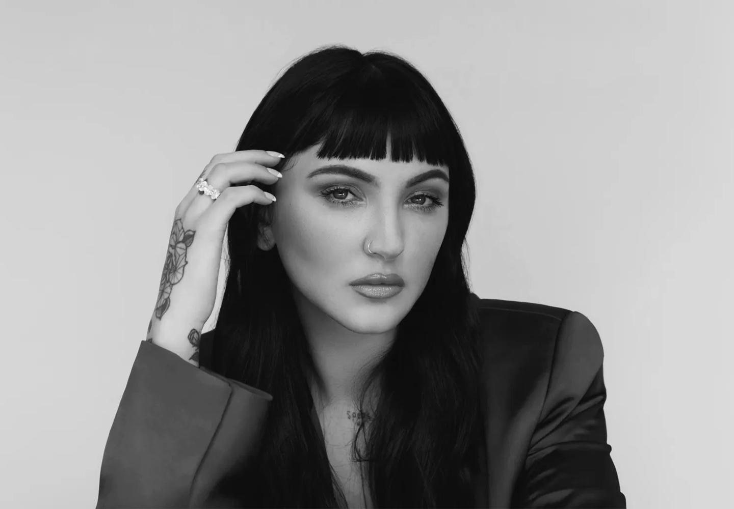 줄리아 마이클스 인터뷰: 대세 작곡가의 이야기