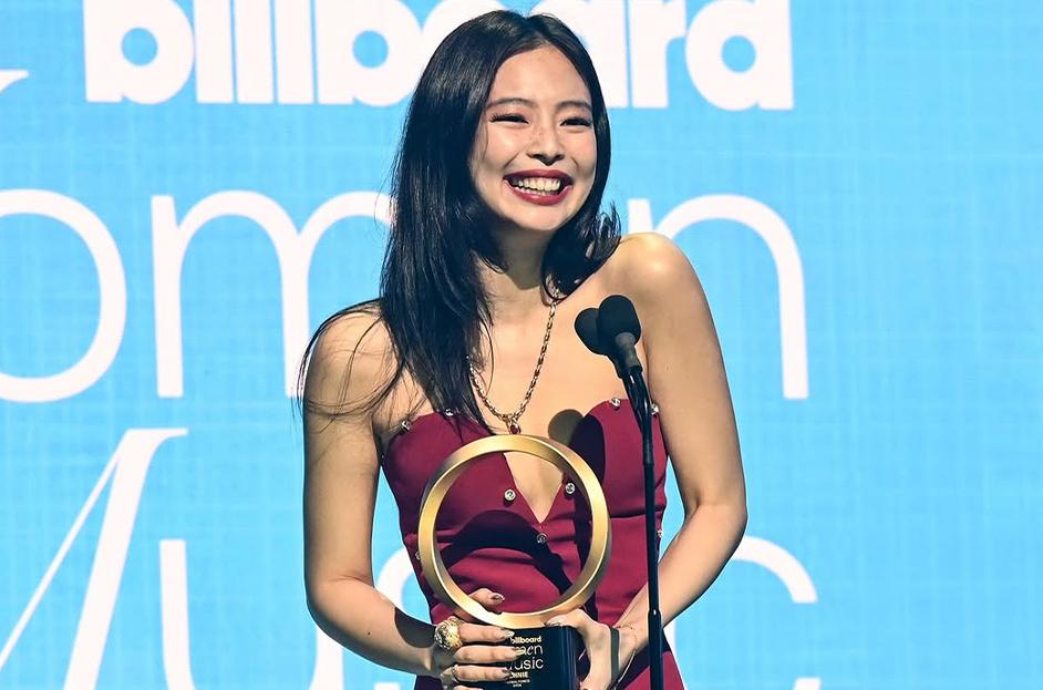 제니, '빌보드 우먼 인 뮤직 2025' 글로벌 포스 수상