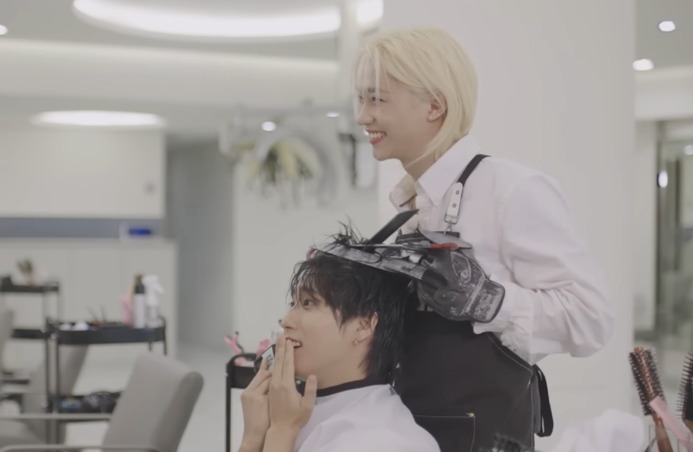 아이돌 자컨 어디까지 가는거에요? 미용실과 건강검진 그리고