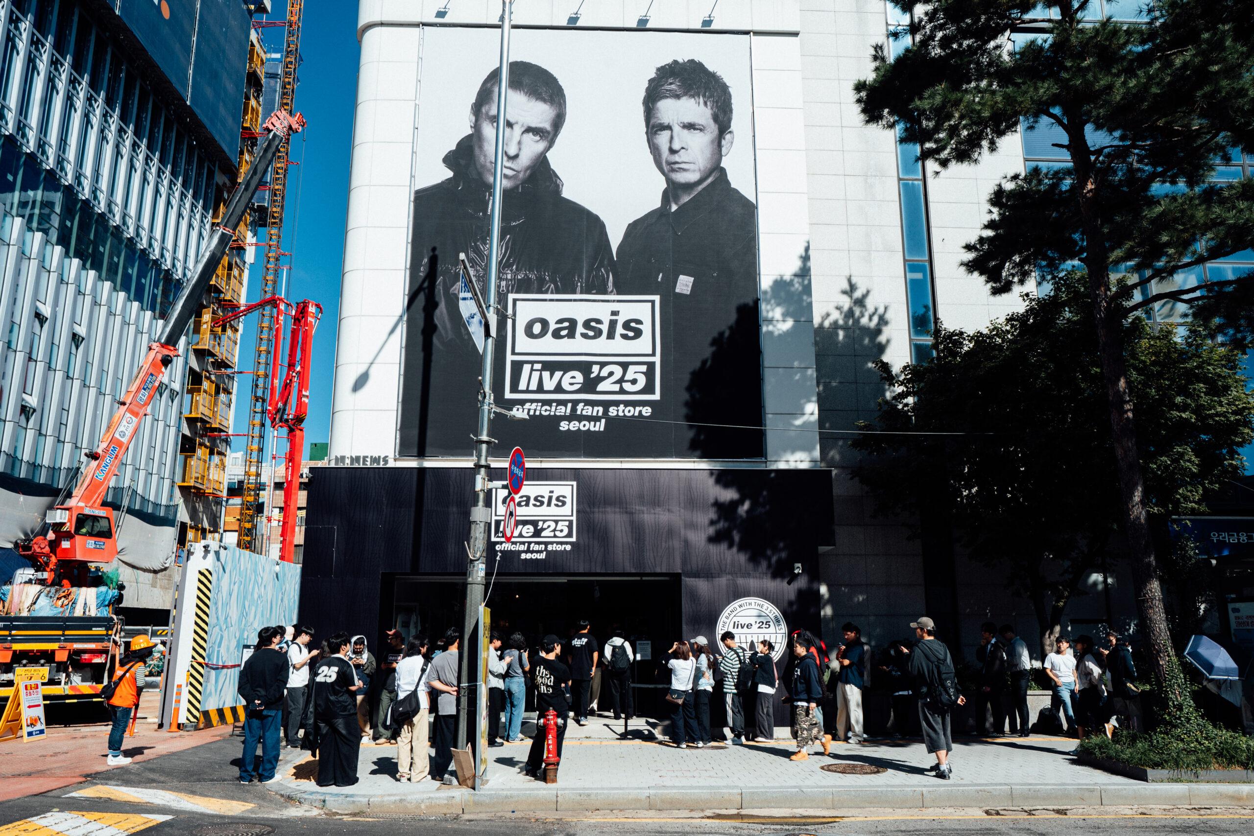 공연의 열기를 한 차례 앞서! 을지로에서 만나는 오아시스 팬 스토어