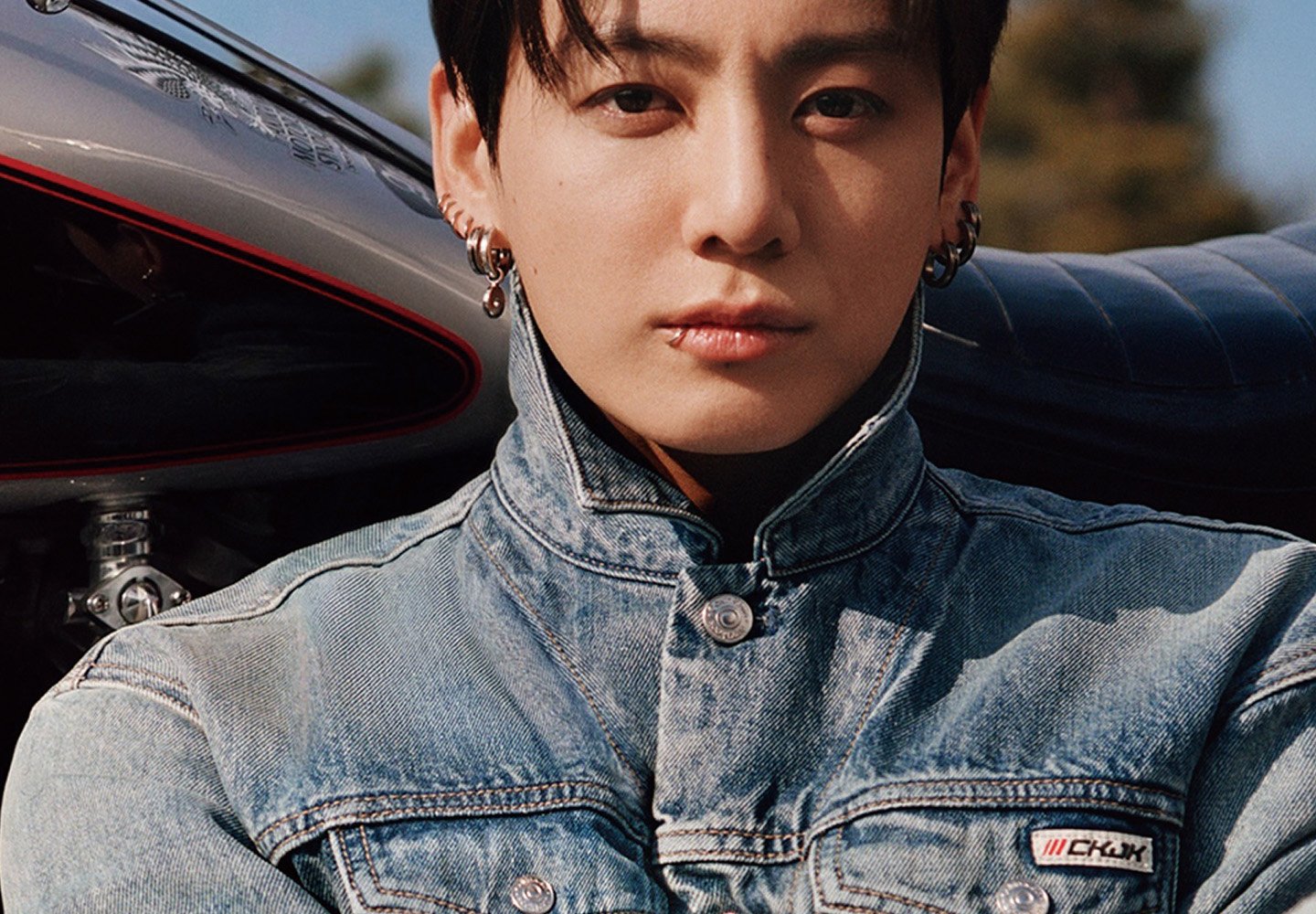 정국, 디자인에 직접 참여한 캘빈클라인 협업 컬렉션 ‘CKJK’ 공개
